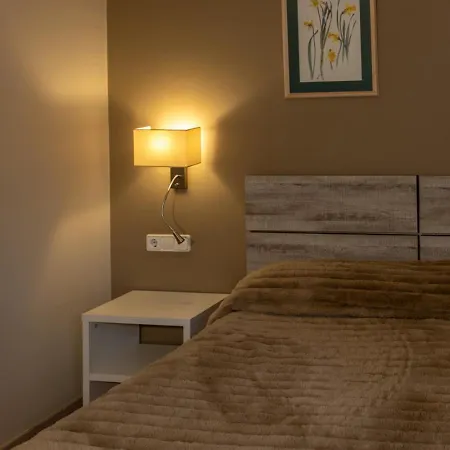 De 3*